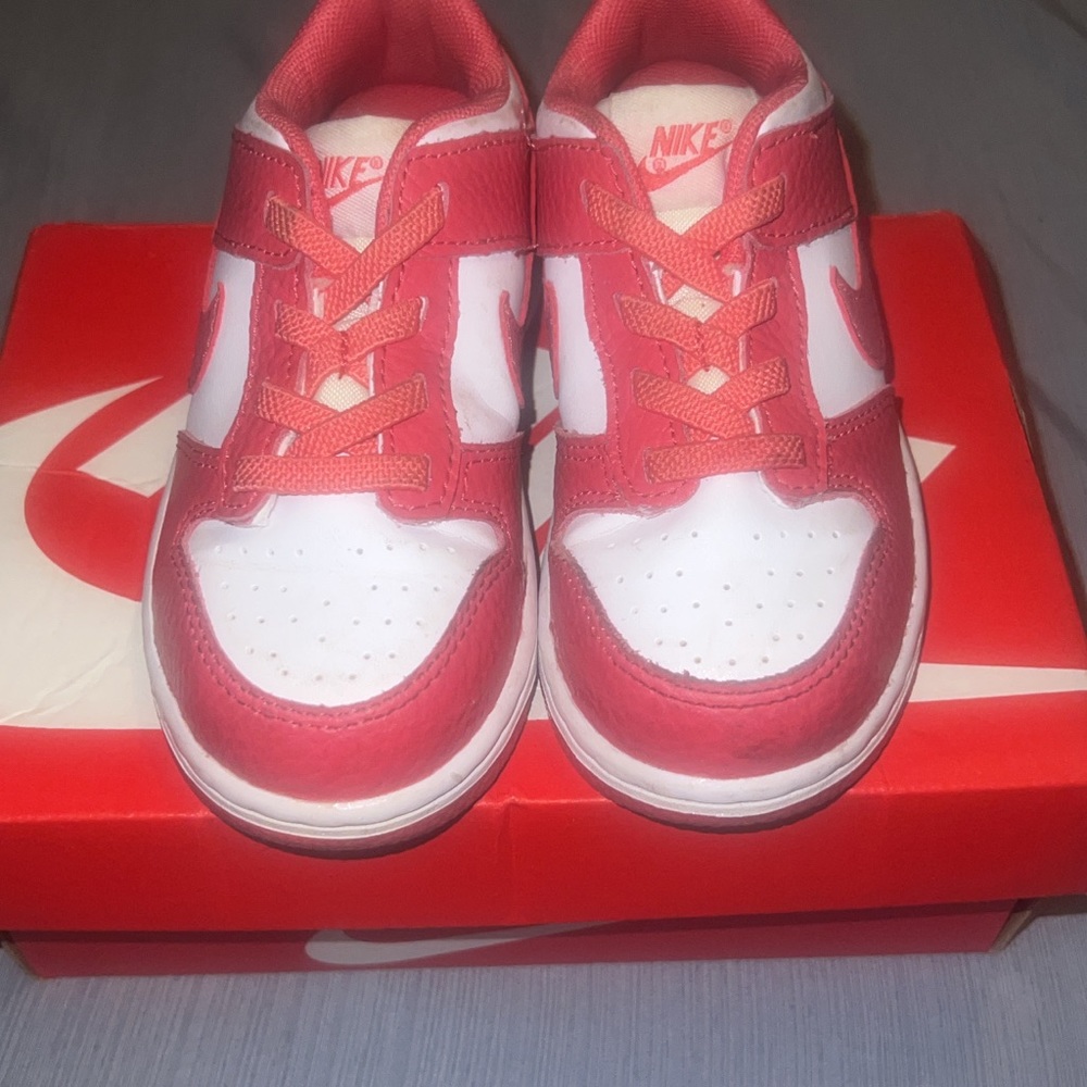 Pink and white girl dunks